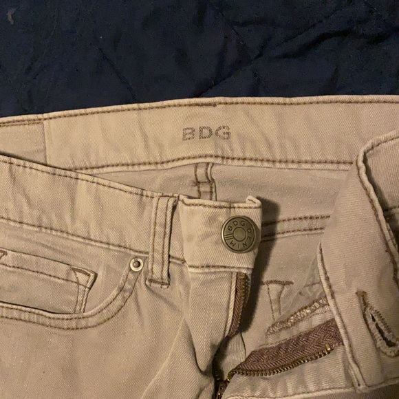 Light grey BDG skinny’s - Picture 2 of 4